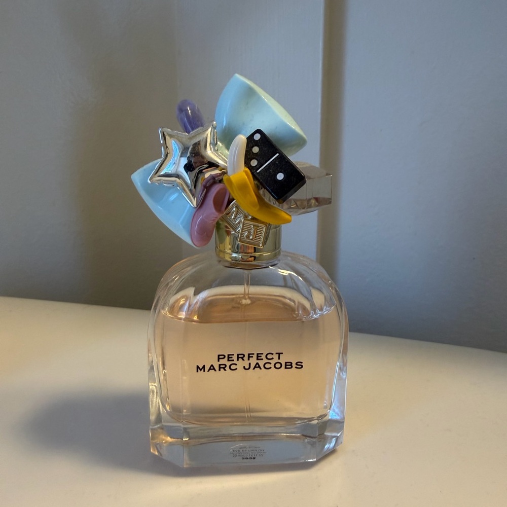 Marc Jacobs Perfect with Colorful Cap